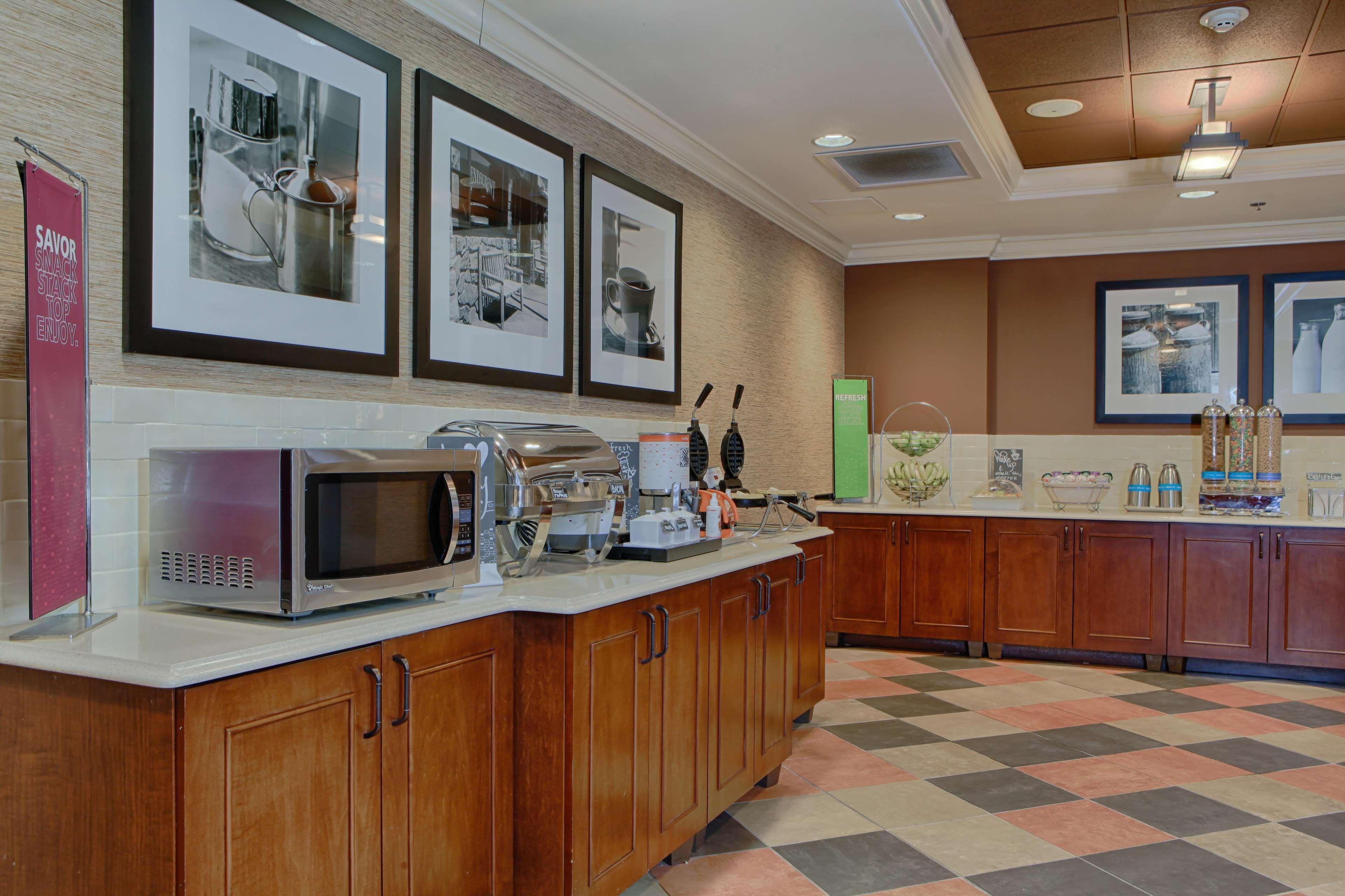 Hampton Inn Atlanta-Кантон Экстерьер фото