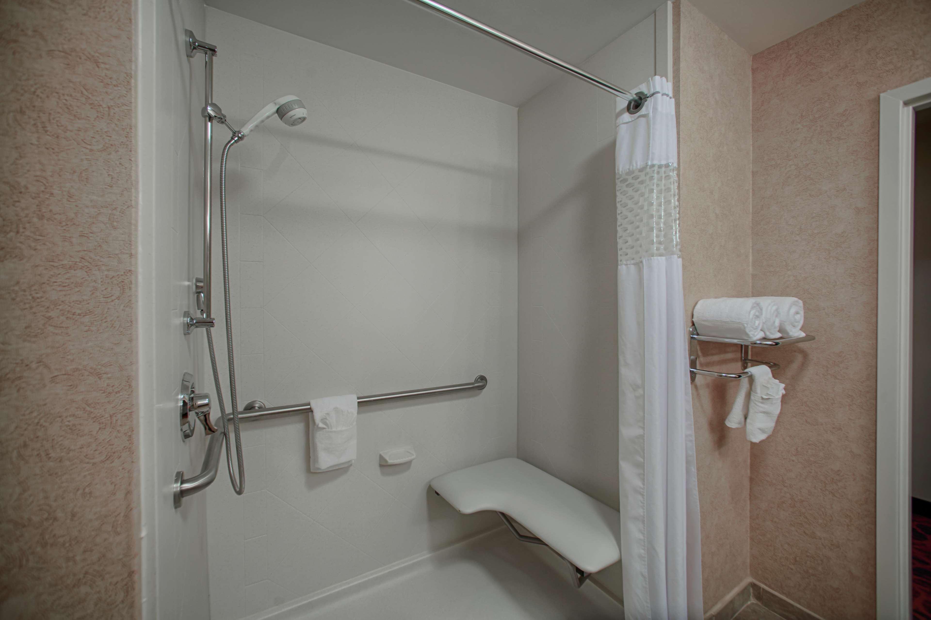Hampton Inn Atlanta-Кантон Экстерьер фото