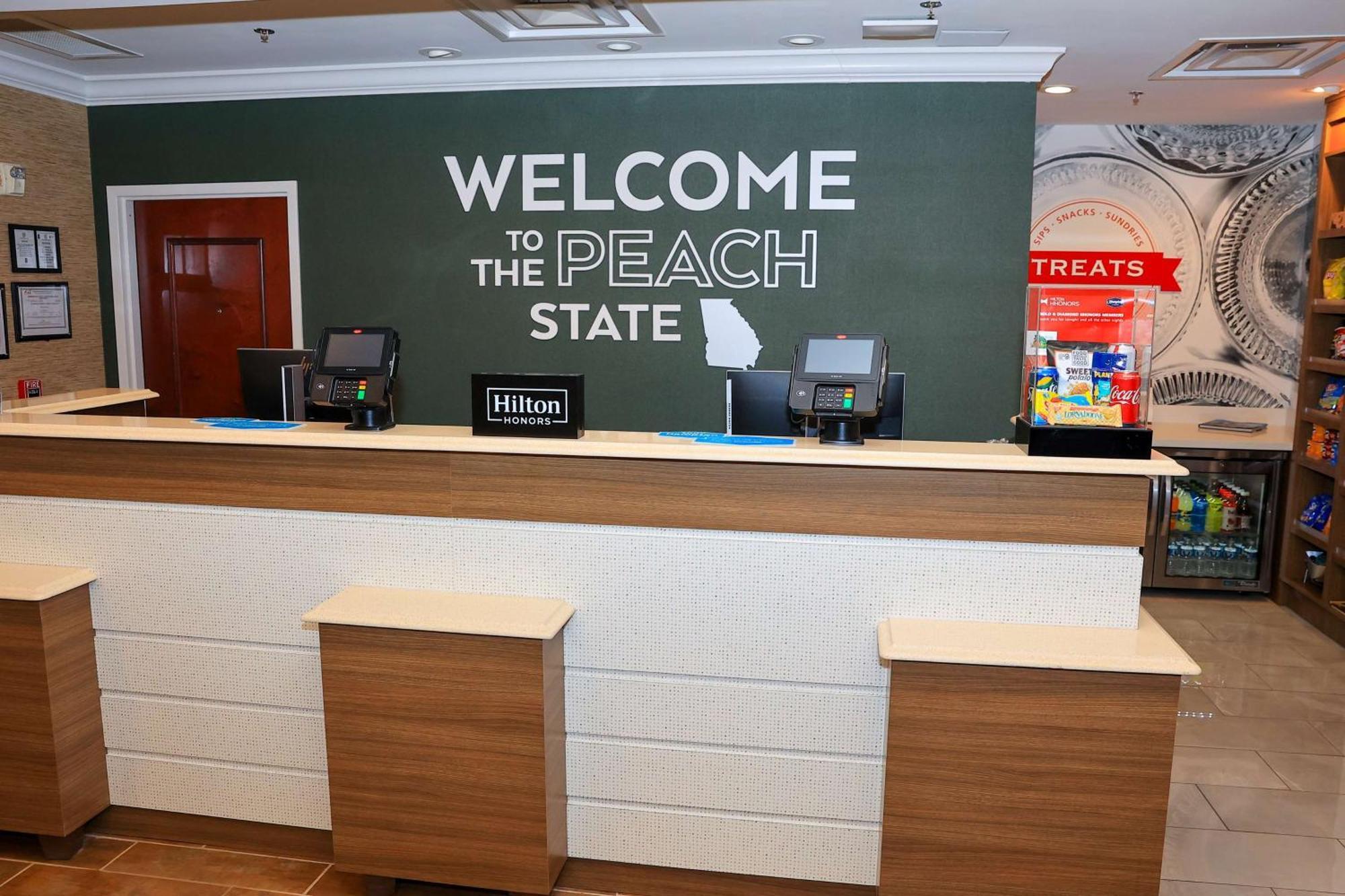 Hampton Inn Atlanta-Кантон Экстерьер фото