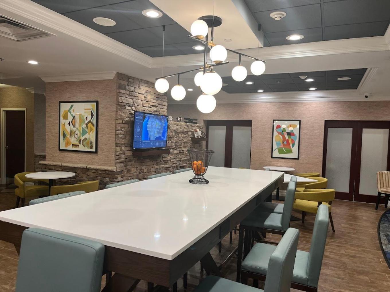 Hampton Inn Atlanta-Кантон Экстерьер фото