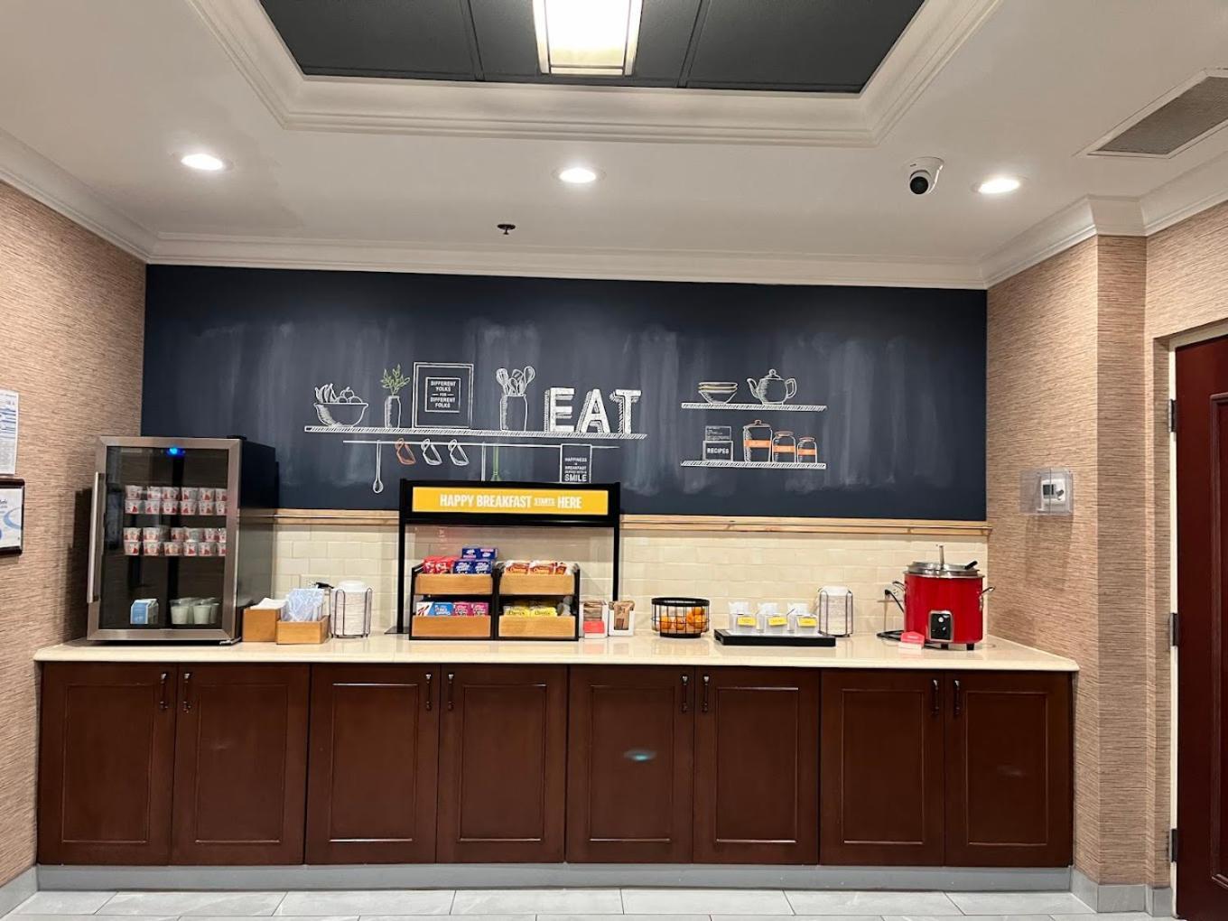 Hampton Inn Atlanta-Кантон Экстерьер фото